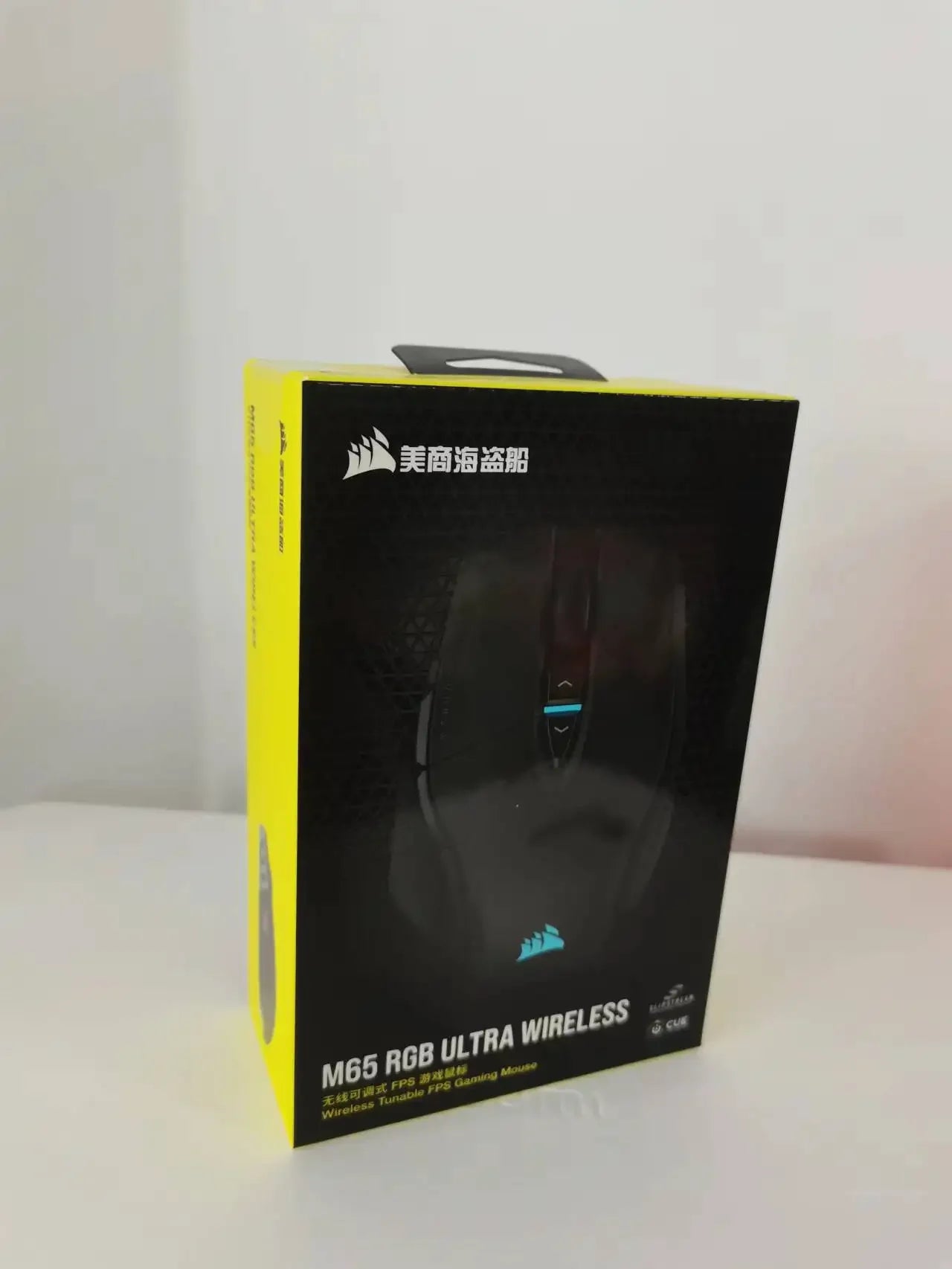 Corsair M65 RGB Ultra Wireless Tunable FPS Wireless Gaming MouseSub-1ms Slipstream Wireless Technology 26,000 DPI -White/Black